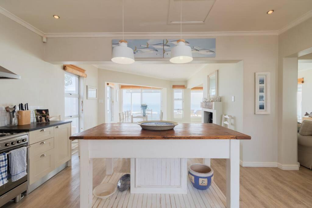 La Petite Baleine Oceanfront Luxury Villa De Kelders Εξωτερικό φωτογραφία