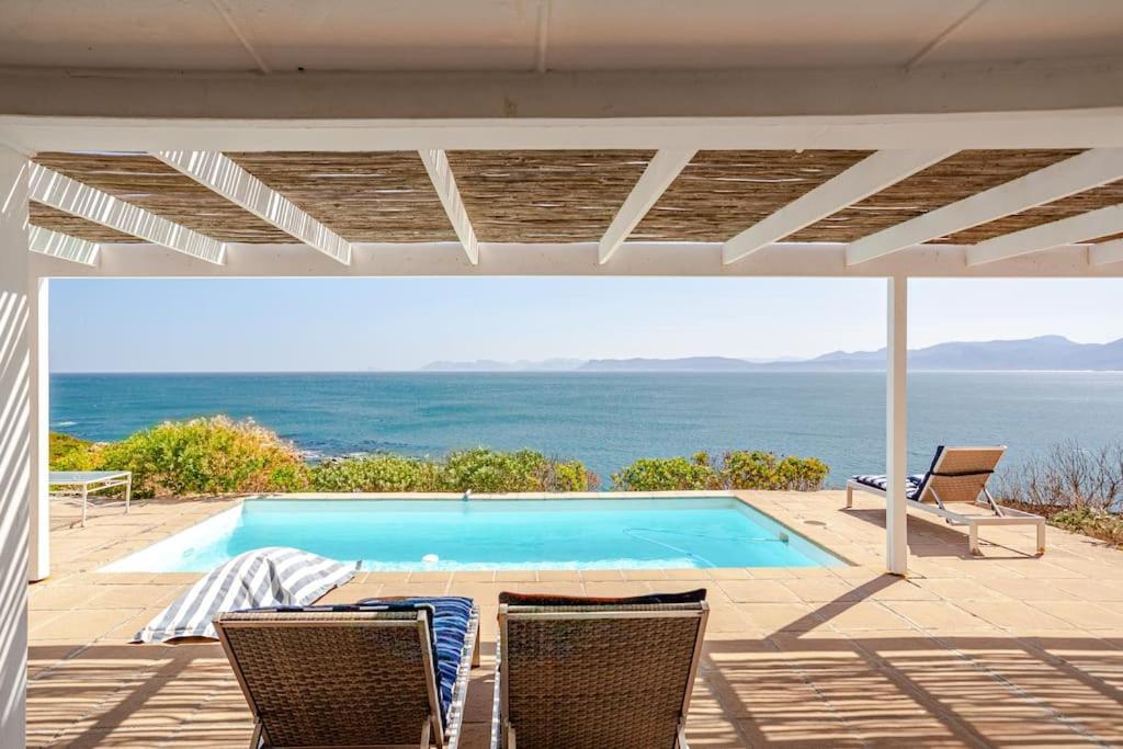 La Petite Baleine Oceanfront Luxury Villa De Kelders Εξωτερικό φωτογραφία