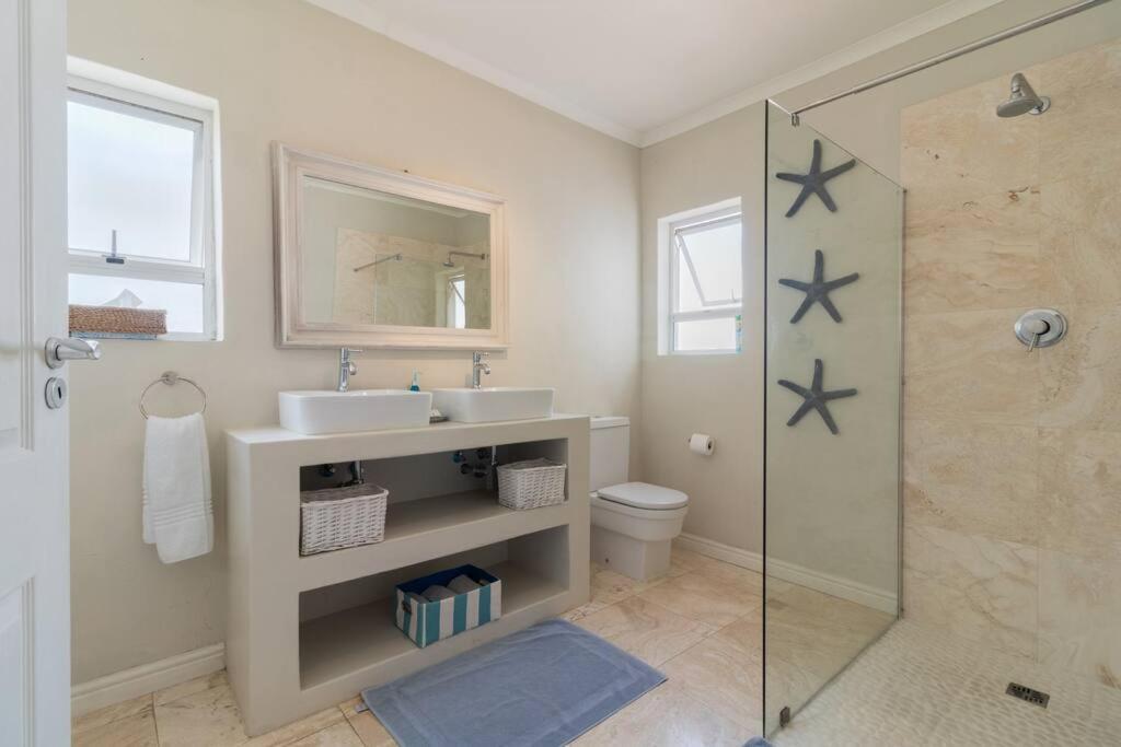 La Petite Baleine Oceanfront Luxury Villa De Kelders Εξωτερικό φωτογραφία