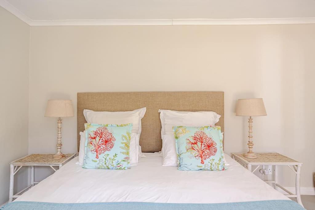 La Petite Baleine Oceanfront Luxury Villa De Kelders Εξωτερικό φωτογραφία