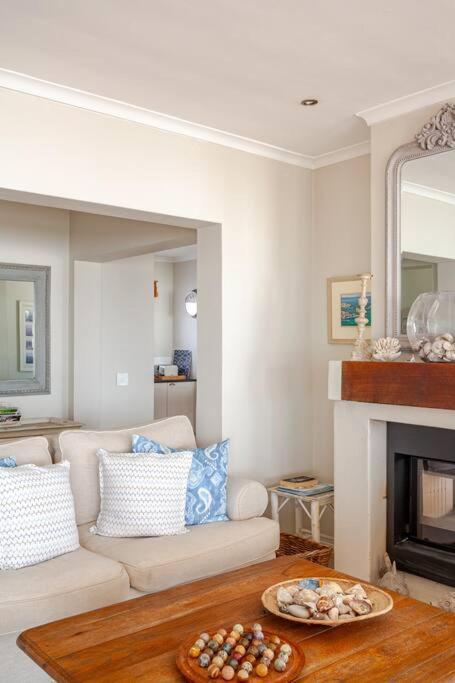 La Petite Baleine Oceanfront Luxury Villa De Kelders Εξωτερικό φωτογραφία