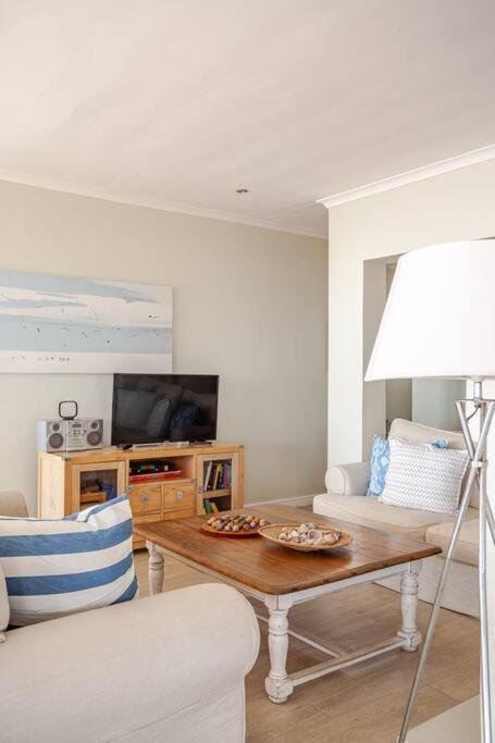 La Petite Baleine Oceanfront Luxury Villa De Kelders Εξωτερικό φωτογραφία