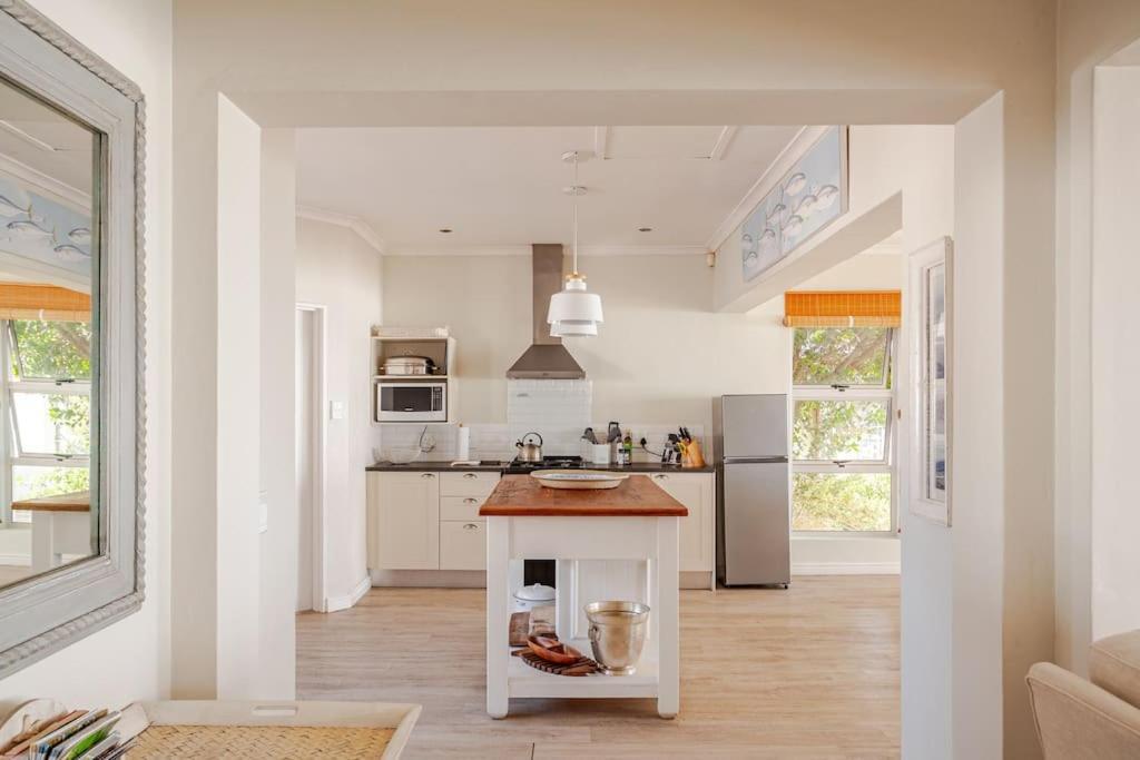 La Petite Baleine Oceanfront Luxury Villa De Kelders Εξωτερικό φωτογραφία