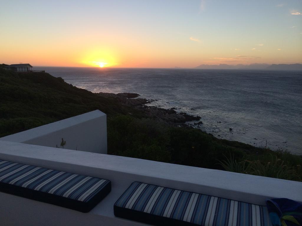 La Petite Baleine Oceanfront Luxury Villa De Kelders Εξωτερικό φωτογραφία